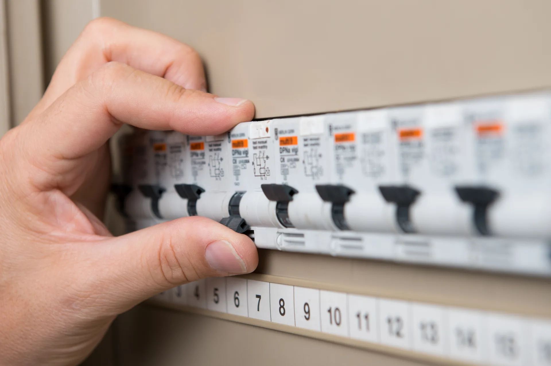 Electrician Glendale, licensed electricians serving Glendale